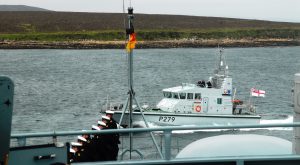 9 Scapa Flow, Passieraufstellung für Ehrengäste an Deck der SCHLESWIG HOLSTEIN F J.May