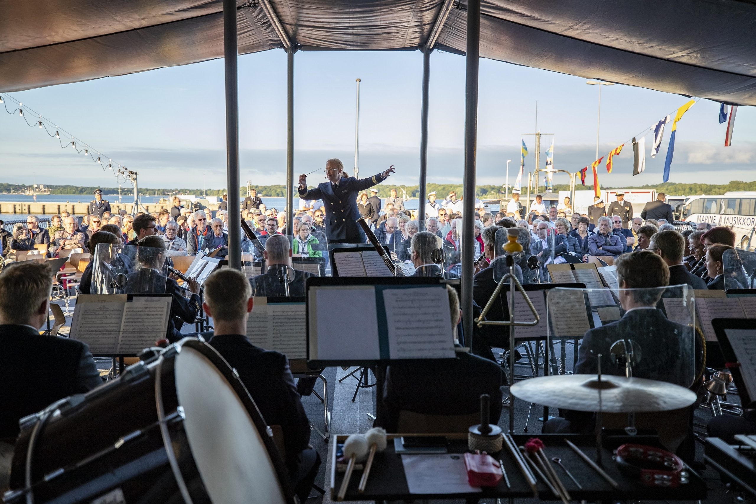 Legendär sind die vielen Auftritte des Marinemusikkorps Kiel zur Kieler Woche, hier auf der Fregatte SCHLESWIG HOLSTEIN in 2022. Foto BW, Kevin Schrief.